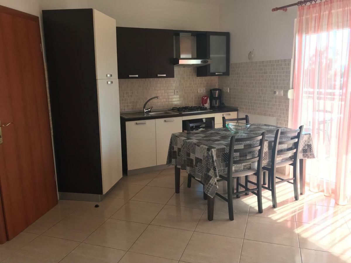 Apartments Filip Трогир Екстериор снимка