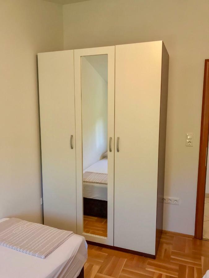 Apartments Filip Трогир Екстериор снимка